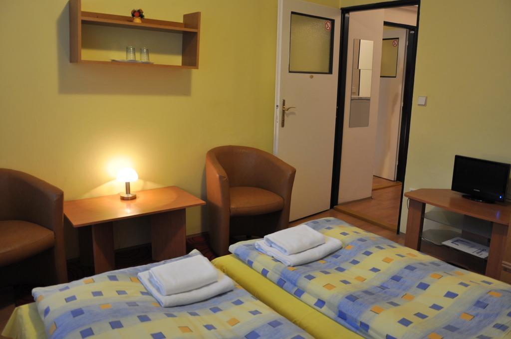 برنو Hotel Komarov المظهر الخارجي الصورة