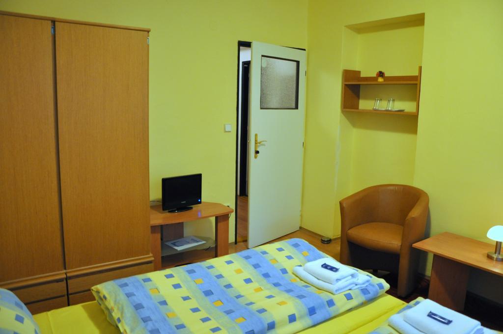 برنو Hotel Komarov المظهر الخارجي الصورة