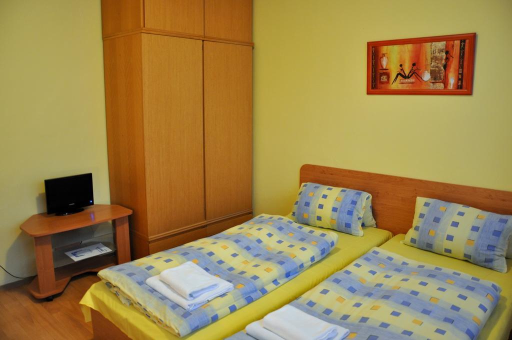 برنو Hotel Komarov المظهر الخارجي الصورة
