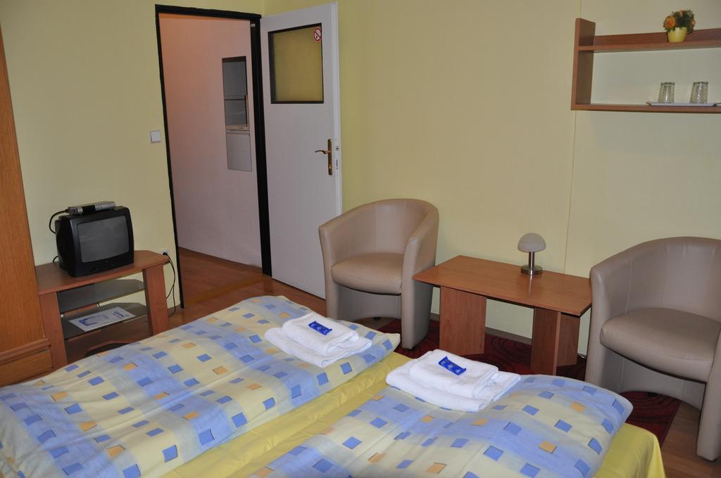 برنو Hotel Komarov الغرفة الصورة