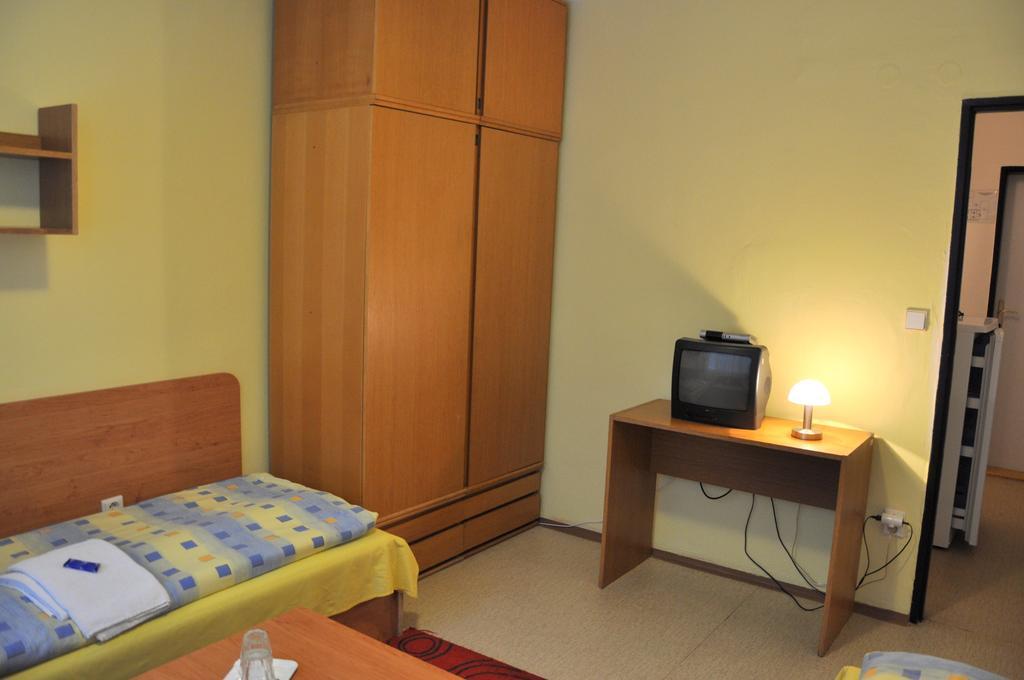 برنو Hotel Komarov المظهر الخارجي الصورة